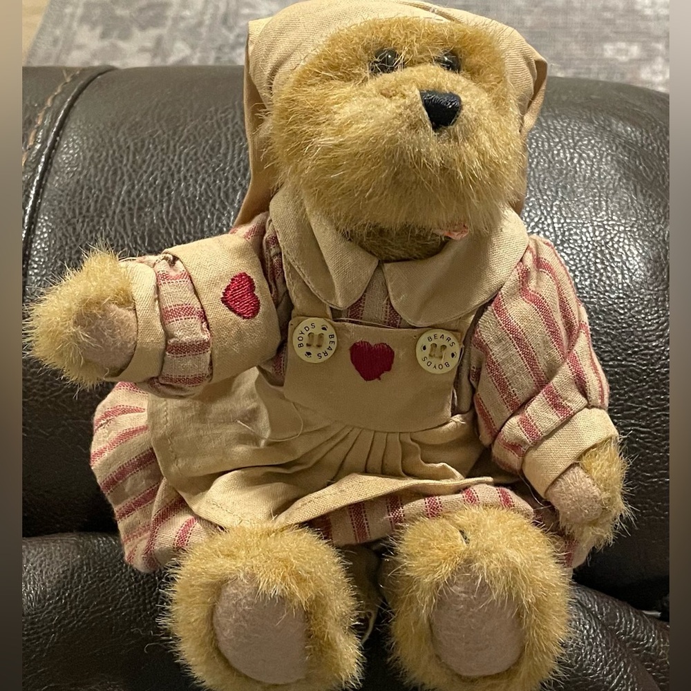 Adorable Boyd’s Bear with Heart Accents